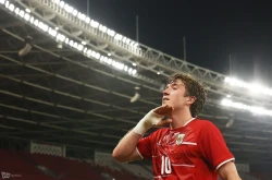 Ole Romeny merayakan gol kedua Indonesia ke gawang Oman (foto - Asdy Sesotya)