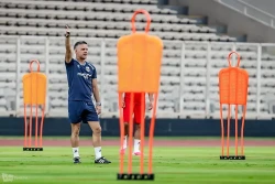 Pelatih Kepala Timnas Indonesia John Herdman saat official training di stadion Madya (8 Juni 2026) jelang melawan Mozambik (foto - Ady Sesotya)