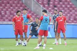 Pelatih Kepala Timnas Indonesia John Herdmannmemimpin latihan Timnas. (foto - Ady Sesotya)