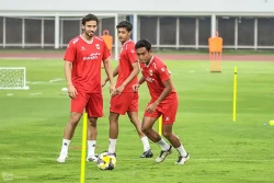 Rayhan Hannan (kanan) saat latihan Tim Nasional jelang FIFA Match Day melawan Oman (foto-Ady Sesotya)
