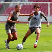 Aston Villa saat latihan menjelang pertandingan melawan Indonesia All Star di Stadion GBK Senayan Jakarta, Jumat (31/07). Foto : MAK/Viralterkini.id Official Training Aston Villa_Foto Viralterkini (8)